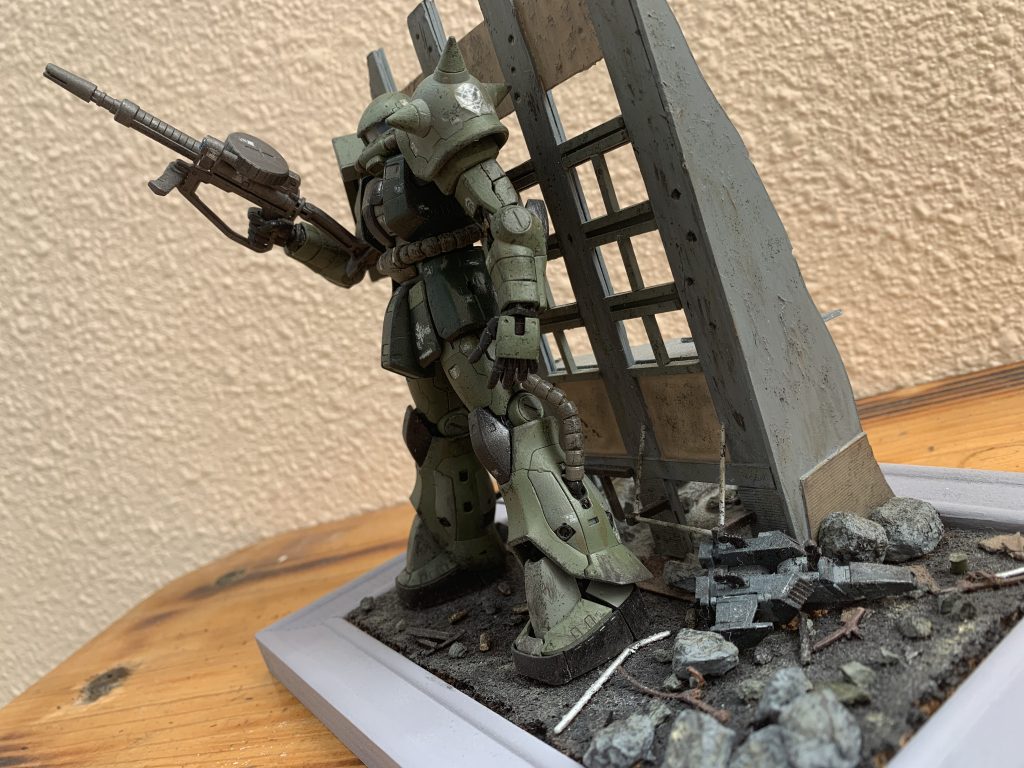 ザクⅡ 市街地戦–3枚目/制作者：さね