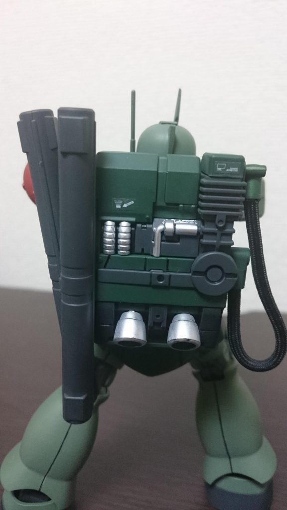 バックパックはガンダムマーカーのシャインシルバーで！