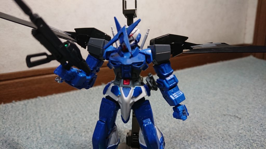 肩をダークハウンドにしただけでそれ以外は武装しか変わってません
バインダーを捨ててビームライフル一丁になりました
男前:-O