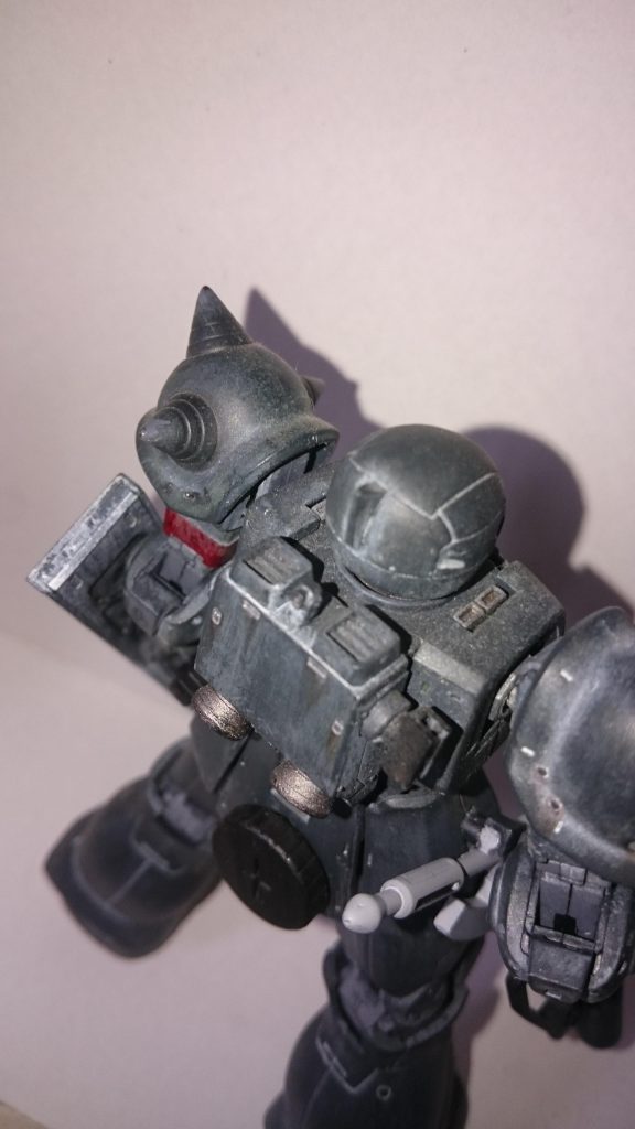 ラジエータを増設したランドセル。
冷却機能の強化により出力が20％向上。さらに排熱を抑えてセンサーからの探知されにくくなった模様(妄想)
中央部には無人型マゼラトップから取り外したカメラを配置、後方も死角なし。