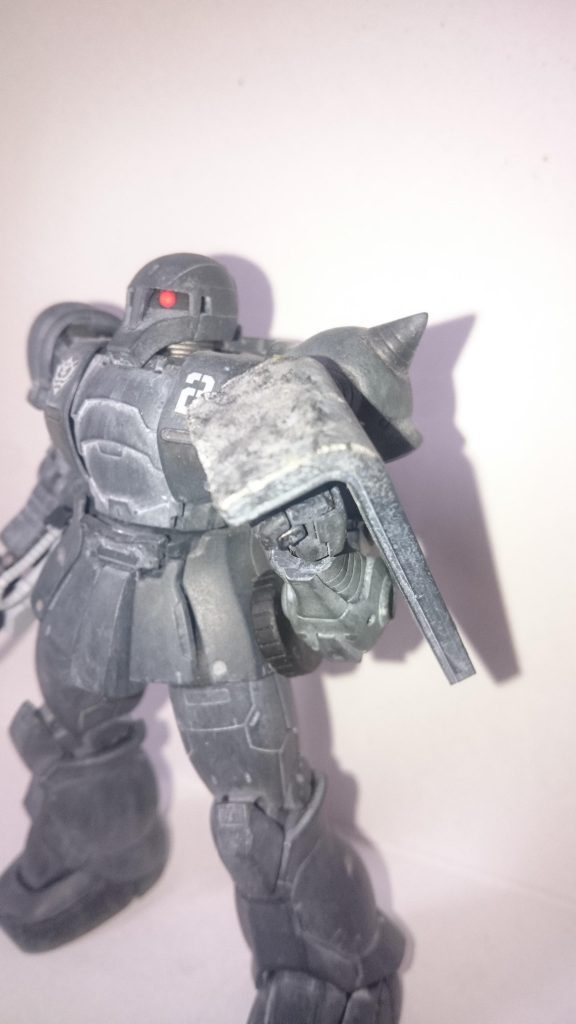 幾多もの敵を殴打してきたシールド。
そろそろ替え時です。