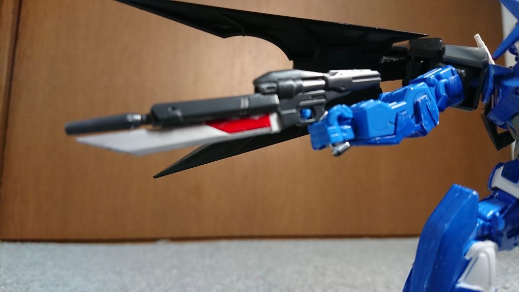 某ジャックエッジモチーフの銃剣型ビームライフル(仮名)
対艦刀ぶったぎって接着しました