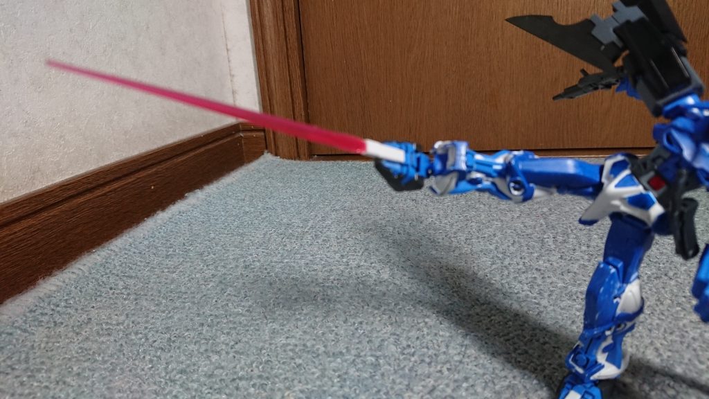 某隠者モチーフの脚部ビームサーベル(仮名)
単に足の甲に接着しただけです