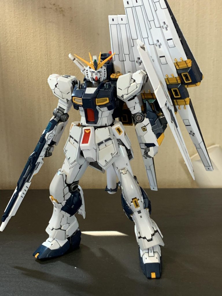 マーキングシール貼り付け前。
付属のテトロンシールはやっぱり厚みがねー。つや消し仕上げならもう少し目立ちにくいんだろうけど。
光沢だと、もっと厚くクリアコートしてから研ぎ出ししてやらないとダメなのかな。