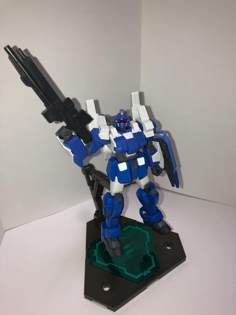 BD1号機が持つシールドにショットガン付きビームライフルを装備させ、ナックルと右腕側にサーベルを二本マウントし、バルカンを含めオーソドックスな形態になりました。