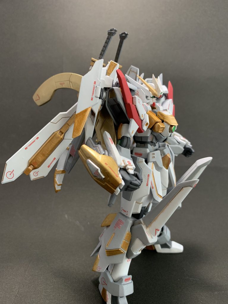 通常モード。
見た目の特徴はGNドライブに直結された放熱フィンと大型化したゴッドフィンガー、ニークラッシャー。
ゴッドフィンガーにはGガンダムの腰パーツとスターゲイザーの篭手パーツ、ニークラッシャーにはZZⅡとSフリーダムのつま先を使用。
また、肩パーツにもZZⅡのカカトパーツを使用。