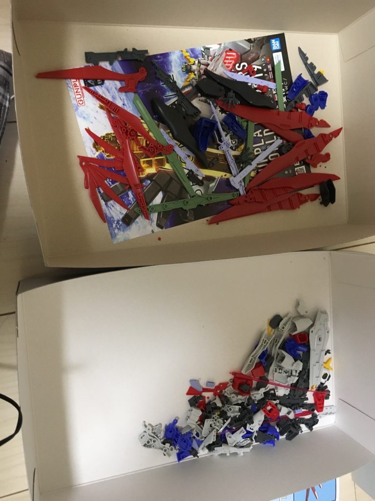 パーツ切り出し。かなり多かったです。