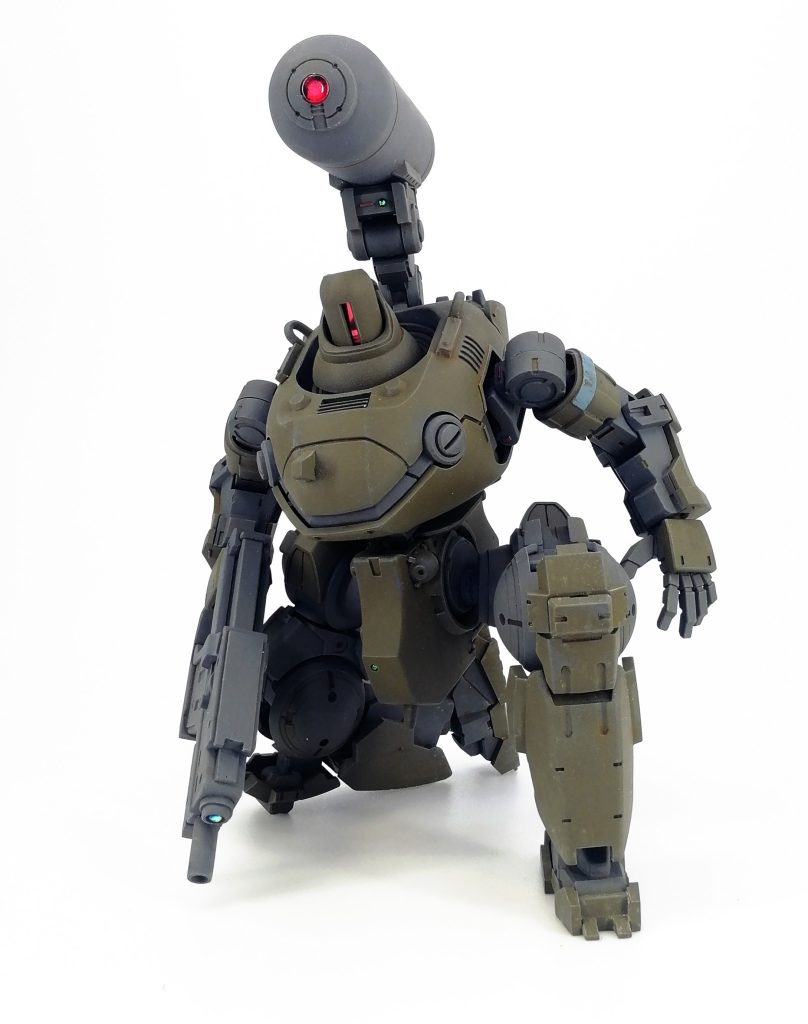 首後ろから背面に懸架しているのは切り札的な砲。
サイズに対して破格の大出力ビーム砲的なイメージで。円筒型オールインワンで冷却も考慮されてない使い捨て。
この手の必殺技が背中についてる世界観で行こうかなと思ってます。

多分ティエレンタオツーのタンクをベースにした本体をグレイズ腕やらで接続してます。