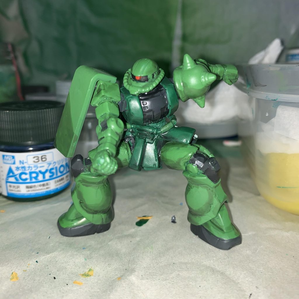 影色を2段階で入れたところ。筆塗りが雑…