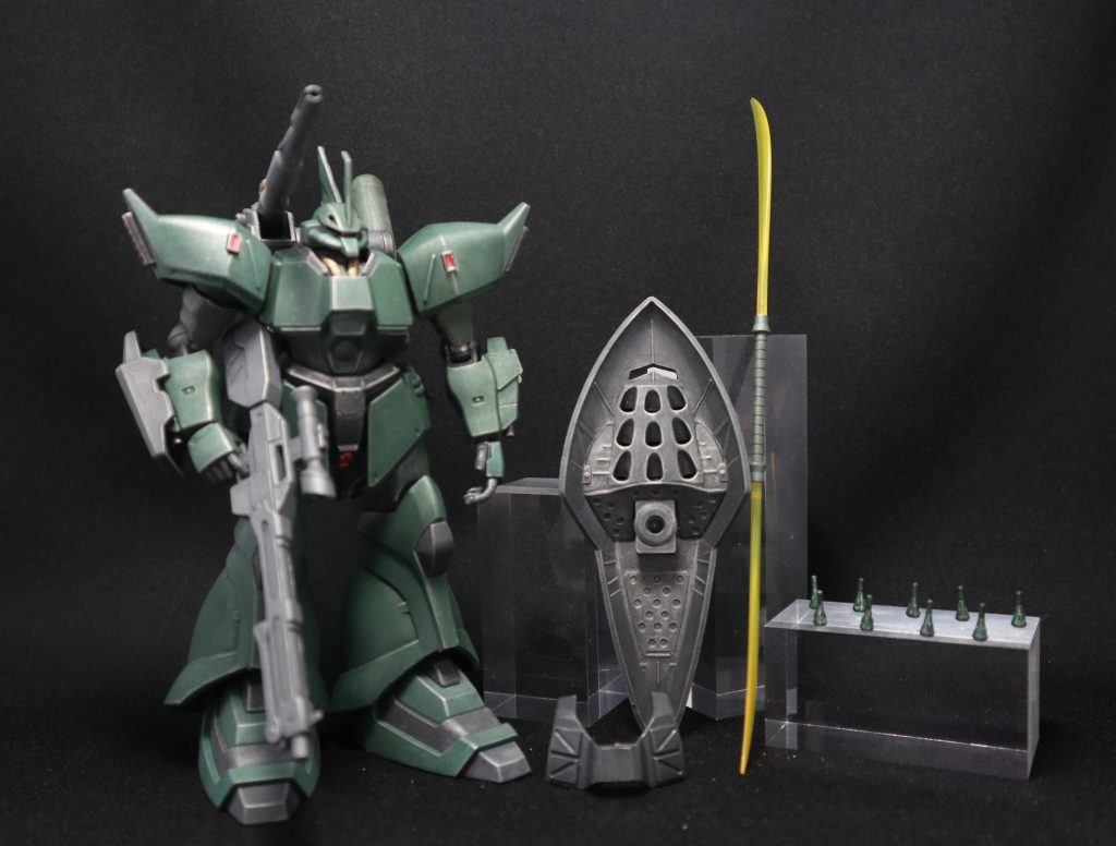 スタティックディスプレイ。武装はロングレンジビームライフル、ビームキャノン、ビームナギナタx2、ファンネルx9、前腕部ビームガンx2、胸部追加装甲、ジェネレーター内蔵シールド