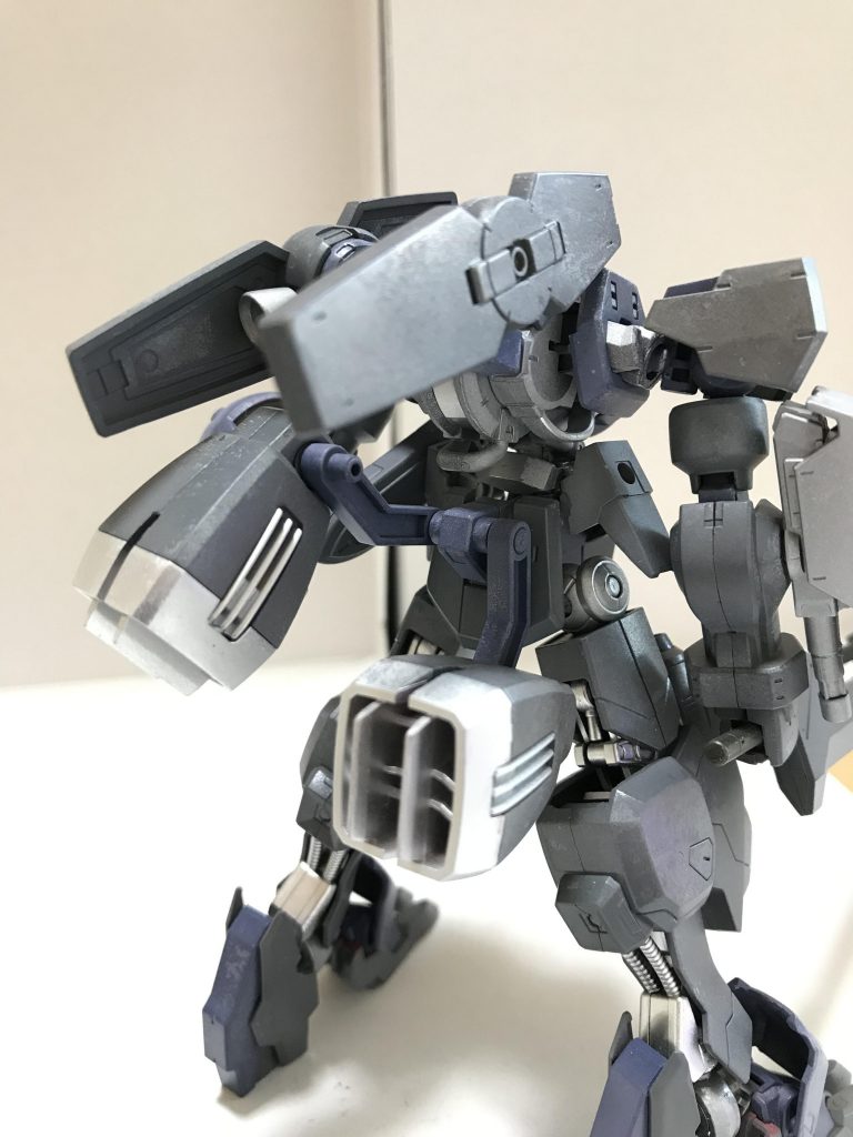 スラスターは4つ
下の２つはフレキシブルに動くためトリッキーな動きも可能