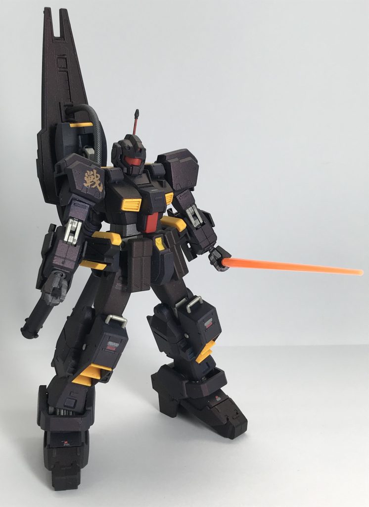 武器は2連結Eパック方式ショートバレルタイプとビールサーベル2本を使用している。
Eパック式のショートバレルを使用しているため、腰部にEパックを2個マウントできるホルダーが追加されている。