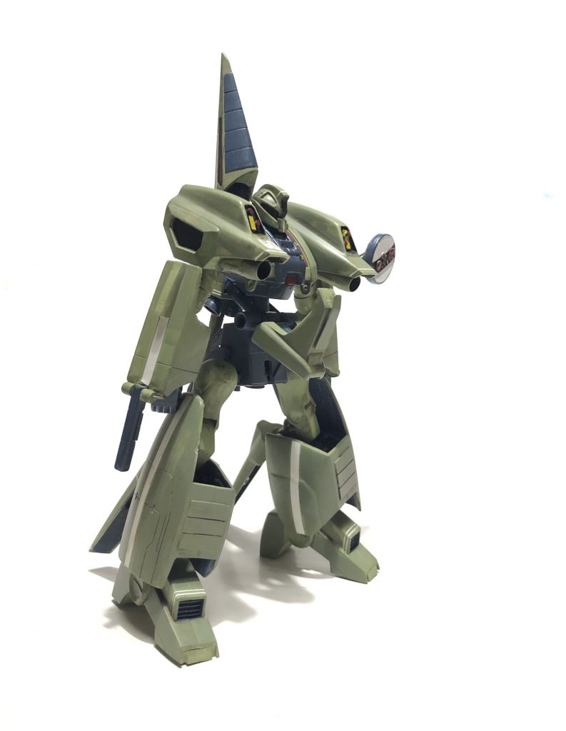 ななめ

なんと上半身と下半身はフレーム一本で支える超ガリガリ仕様！

トランスフォーメーションを支えるには余りに脆弱。

だがそこが良い。