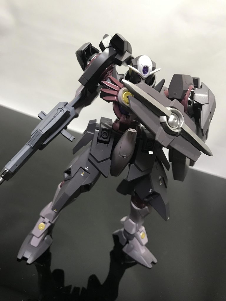 ACのopにありそうな、盾を前に構えながら突撃するイメージ