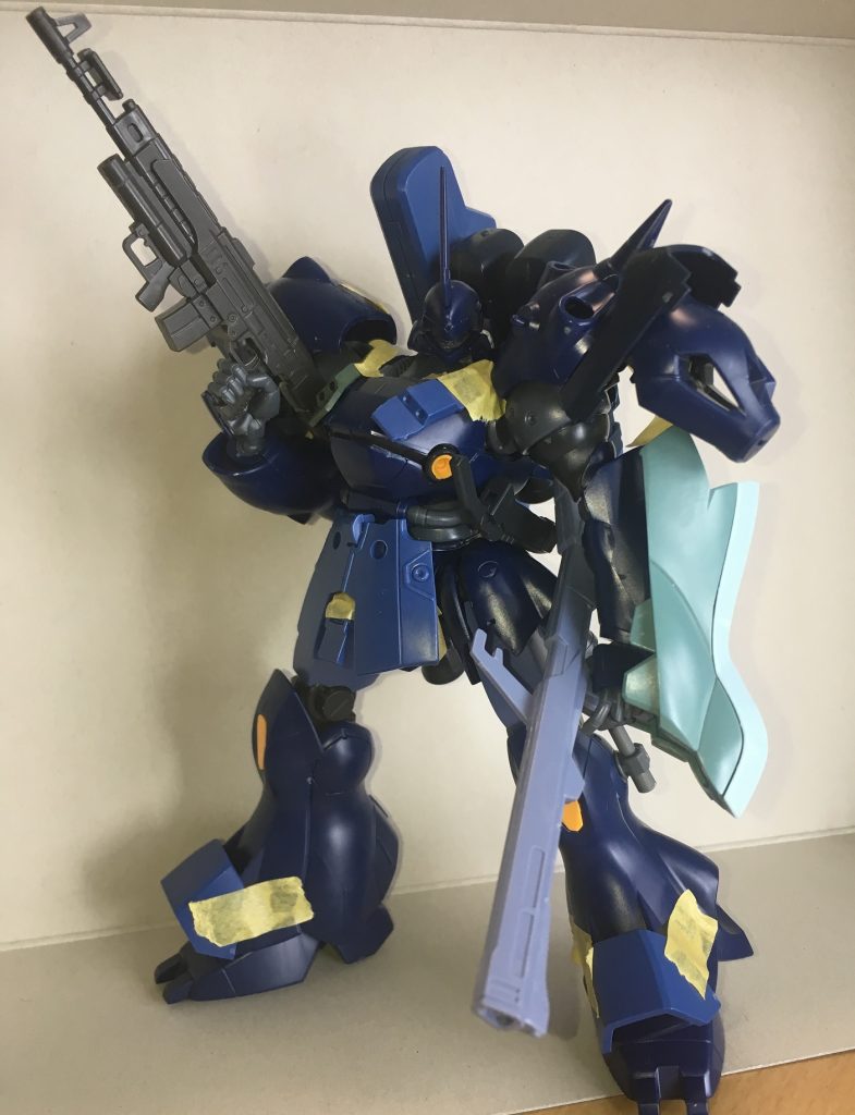 おおよその形決め段階。肩の装甲等細かい点が最終段階から変わっています。

塗装
・本体
レッド、あずき色、ジャーマングレー、ニュートラルグレー、黄橙色、ホワイト
・武器
メタリックブラック

(すべてクレオスMr.カラースプレー)