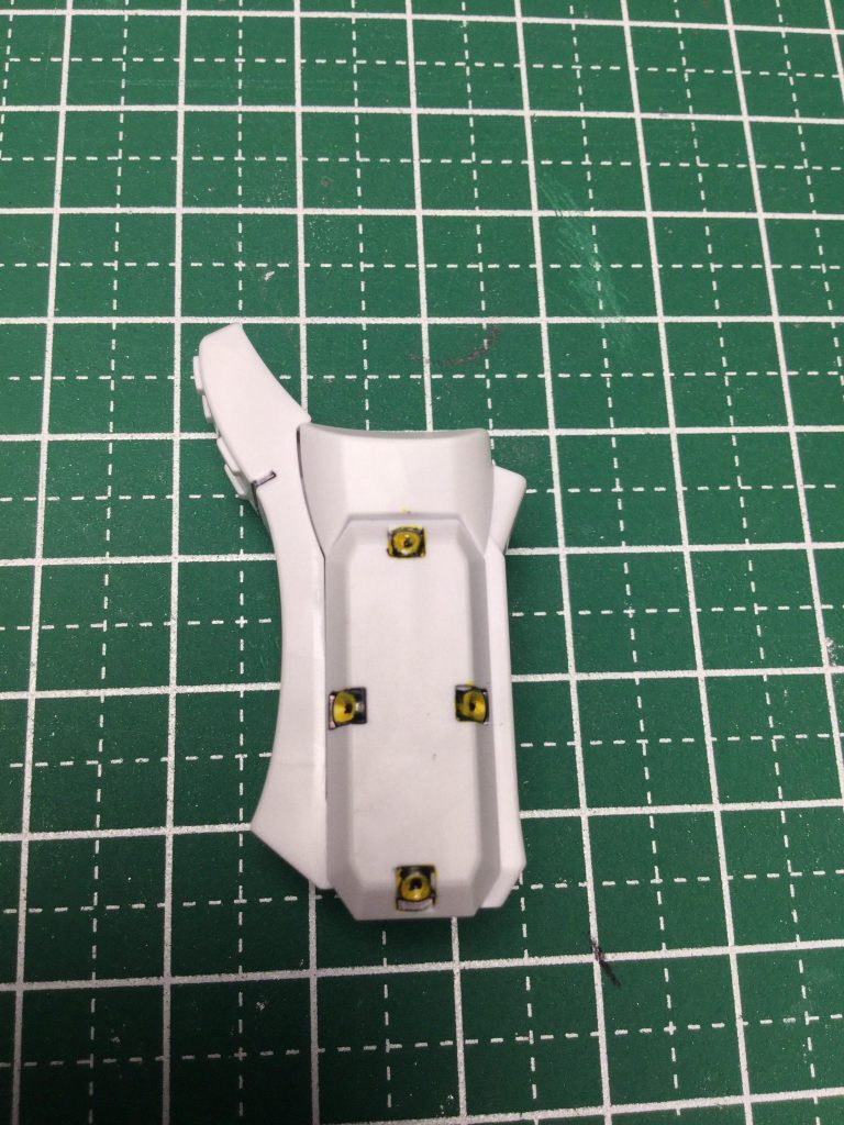 シールだとイマイチなので塗装してあります。