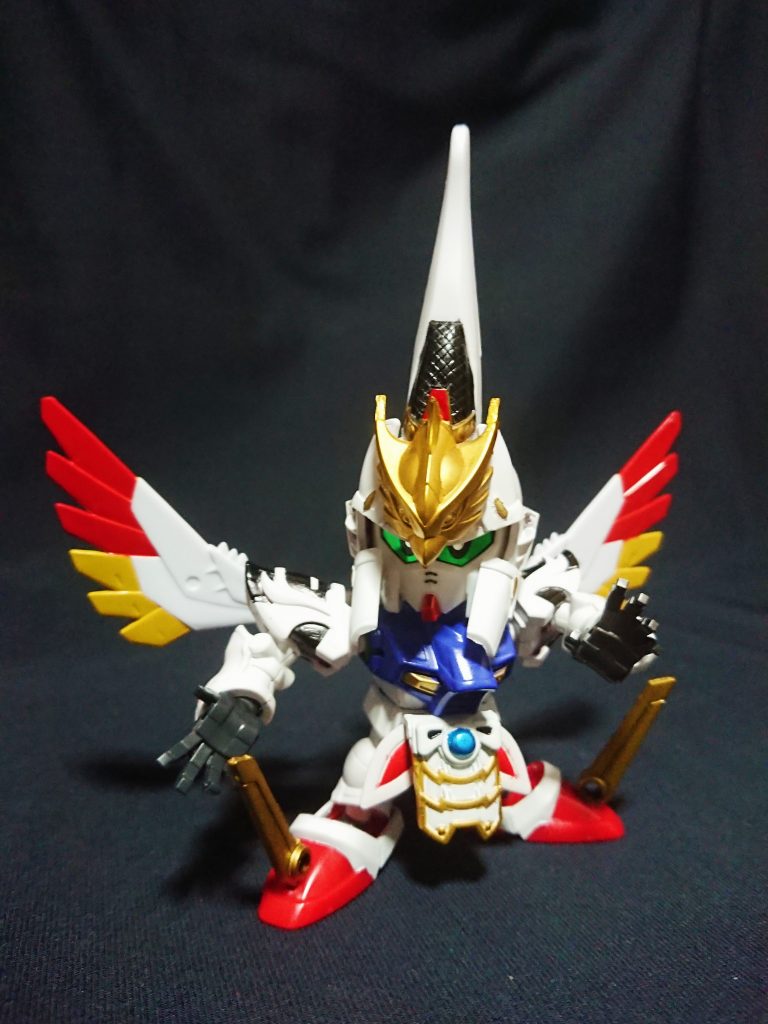 知恵に長け毒罠や剣術を得意とする南方四天王の1人。
両翼は天剣と絶刀という大剣となり、鳥の姿での羽ばたきは風の刃を巻き起こす。