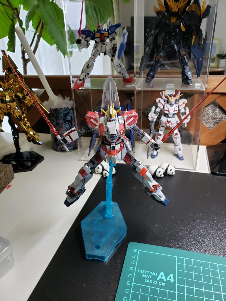 サイコフレーム装着してポージング🎵