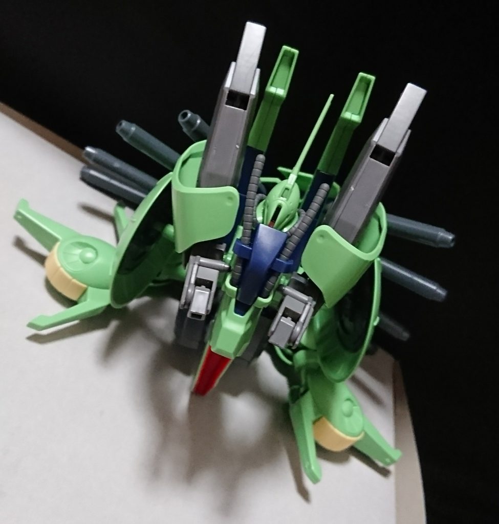 海上形態、3.5形態と言われている。
海上での移動が可能となり並の水陸両用MSとは比べ物にならない程の移動速度をもつ。