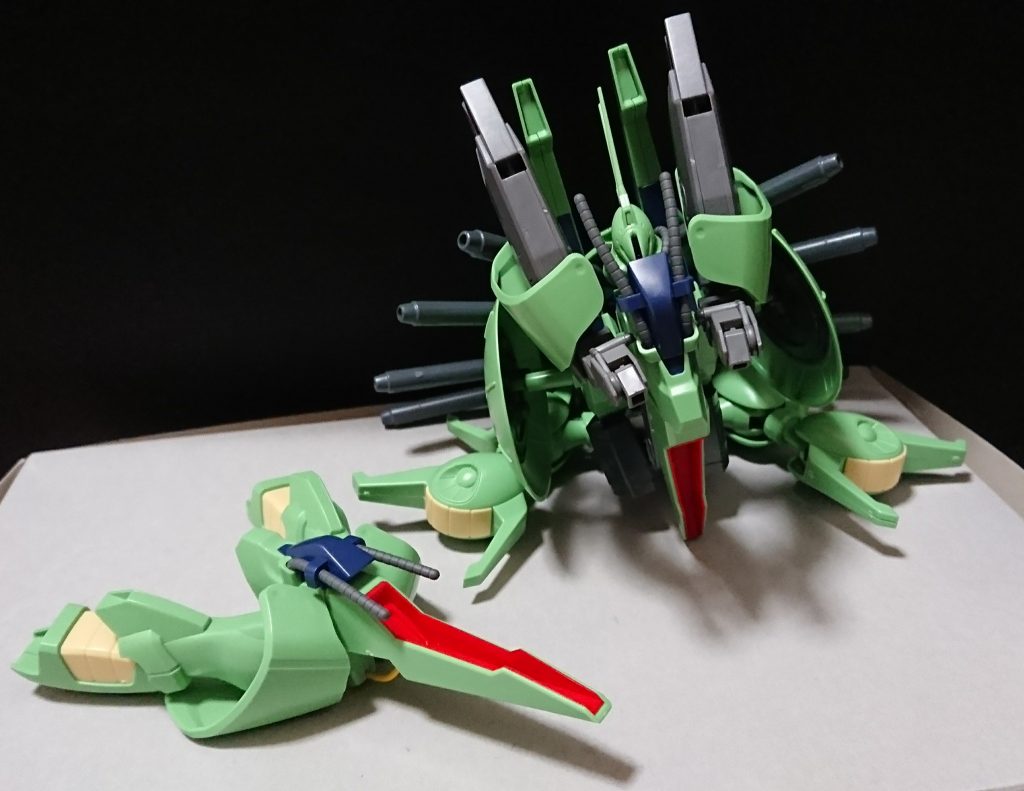 パラス・ナッターと呼ばれているサポート機、陽動に使えない事も無いがファンネルやファングの方がより効率的に敵の足止めを行えるだろう。