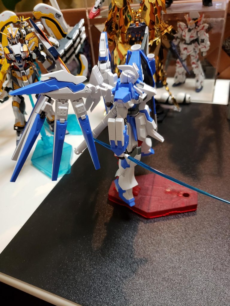 急にミキシングに挑戦したくなって購入したHi-νガンダムヴレイブ🎵
これはこれでカッコイイ(✧д✧)✨
なんかパーツを取るのが勿体ないかも( ;∀;)