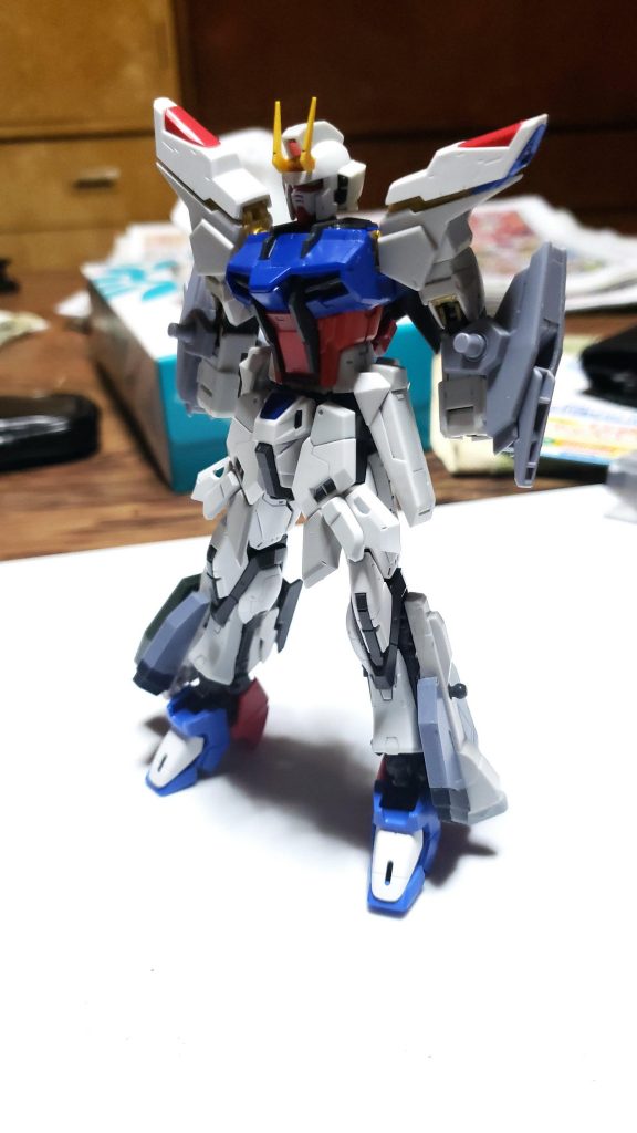 製作途中
肩のアドヴェンスドフレームだけストフリの物に変更して、ストフリの肩をつけてます
腕にはマグナムの肩をそのまま使用
脚ブースターはジャンクパーツでミキシング
足はヒール化してます