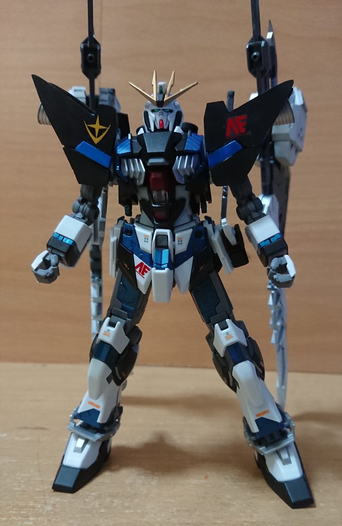 正面です。
肩はプラ板から切り出し、スクラッチしてます。