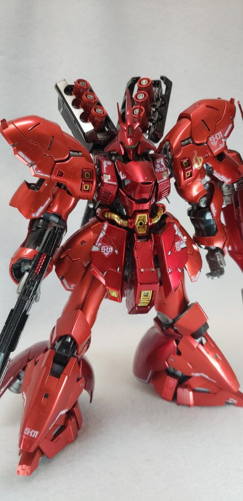 ファンネル
ヤクト・ドーガと同型のサイコミュ誘導兵器[4]。本機ではバックパック上部左右のコンテナに各3基ずつ収納され、電力と燃料を補充しての再使用が可能となっている[2]。