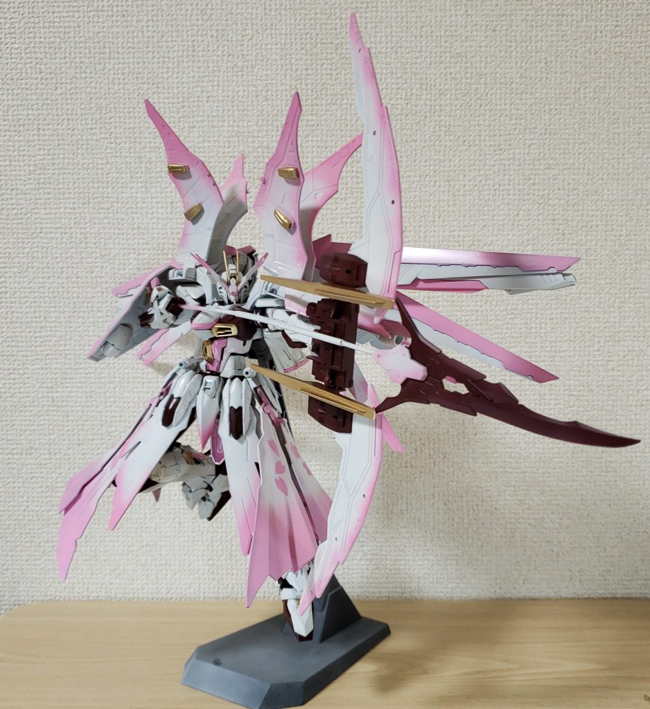 主武装の弓です
旧キットエピオンのバックパックを使ってます
矢はヴァイシュシナンジュの武器を流用