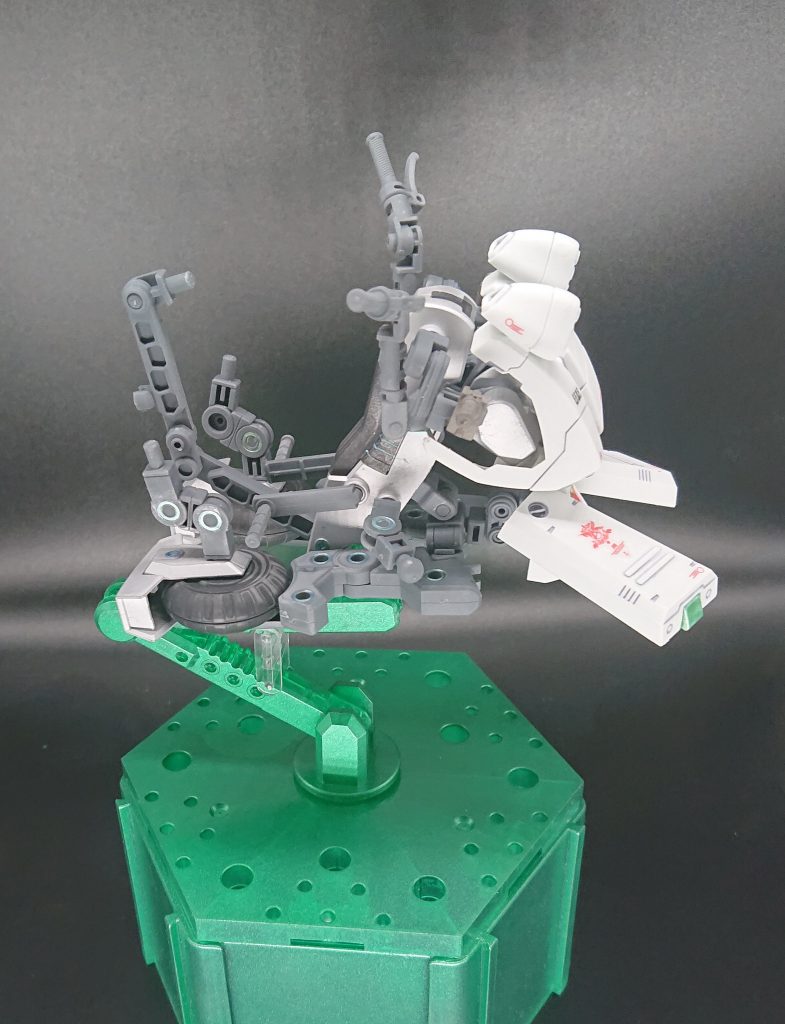 【パワーローダー 本体部分】
マシンライダーに色々なジョイントを仕込んでます。
フロントカウルにHWSのフロントアーマーがジャストフィットした奇跡✨