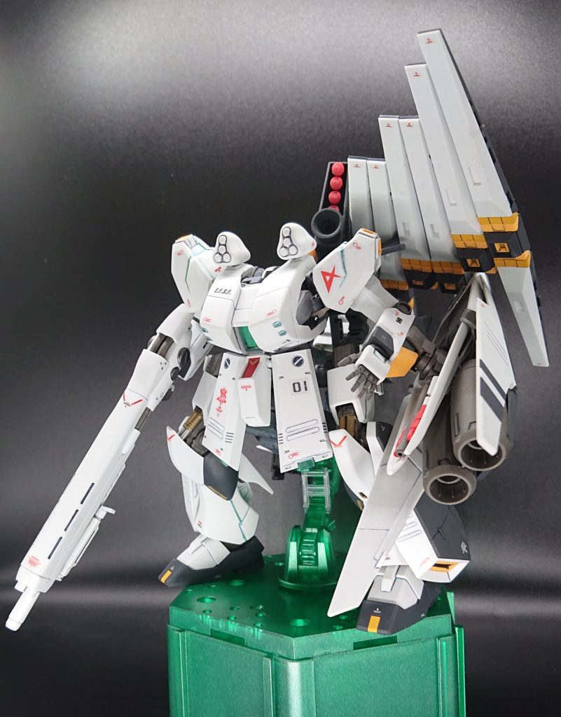 【パワーローダー 前】
HG νガンダムHWSを、HG マシンライダーをベースに色々なジョイントを使ってパワーローダー風に改造しました( ﾟДﾟ)ゞ