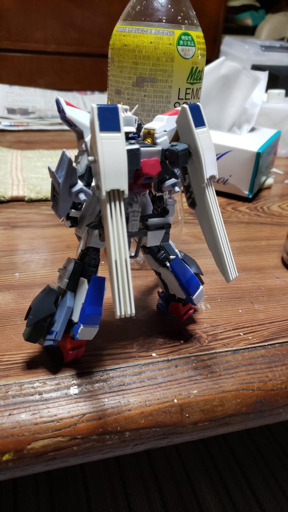 バックパックはLBXのパーツを使用