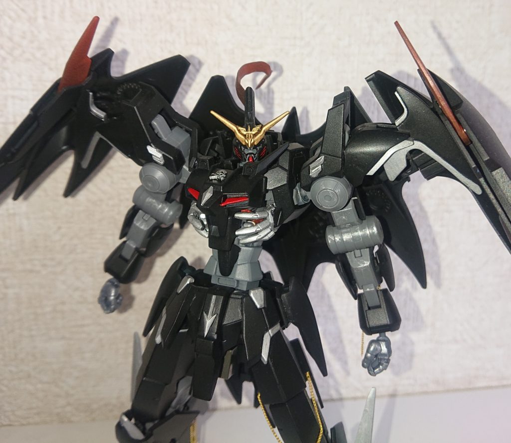 アヴァロン type D 「ヘレズィヘル」
月面に存在する研究施設「ディアナヘイム」に配備されたモビルスタチューを守護するために開発された、ガーディアンシステムの1体。
厄祭戦後、MA等の残骸は研究のために火星、月、地球へと運ばれ、火星に関しては「Ancient One」により均衡が保たれていたが…。
戦後79年頃から、各地ではMAの残骸やレアメタル等を巡る覇権争いが勃発。月も例外ではなく、襲撃される可能性もあり、MAの再起動も懸念されたため、所員はモビルスタチュー「月の巫女」を開発。そして彼女を守るべく戦後195年、アヴァロンを参考にヘレズィヘルがロールアウトしたのである。「ヘレズィヘル」とはドイツ語で「地獄の鎌」を意味し、開発者の趣味が随所に現れている。