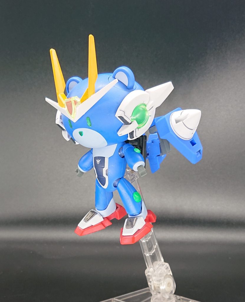 【OOッガイ 前】
刹那プチッガイにBB戦士OOのアンテナ、頭の横のやつと足を貼り付けただけです。
腕と足にはGNコンデンサに見立てたHアイズを貼り付けてます。