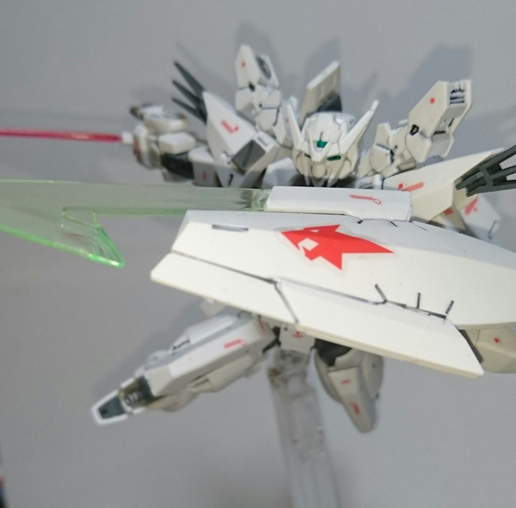 Gバウンサー自体が白兵戦重視の高機動型なので、機動性の強化＝攻撃力の向上と考えて、武装はあまり盛っていないです。
実際、Gバウンサー（一般機）のシールドはシャルドール系に近い形状なのですが、このシールドはウルフ・エニアクルのリスペクトということで・・