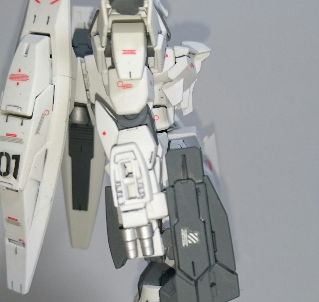 椀部は右椀部のみ改修。
F９１のシールドの基部とジャンクパーツからビームバルカンを作成。
一応、ビームシールドも取りつけられます。