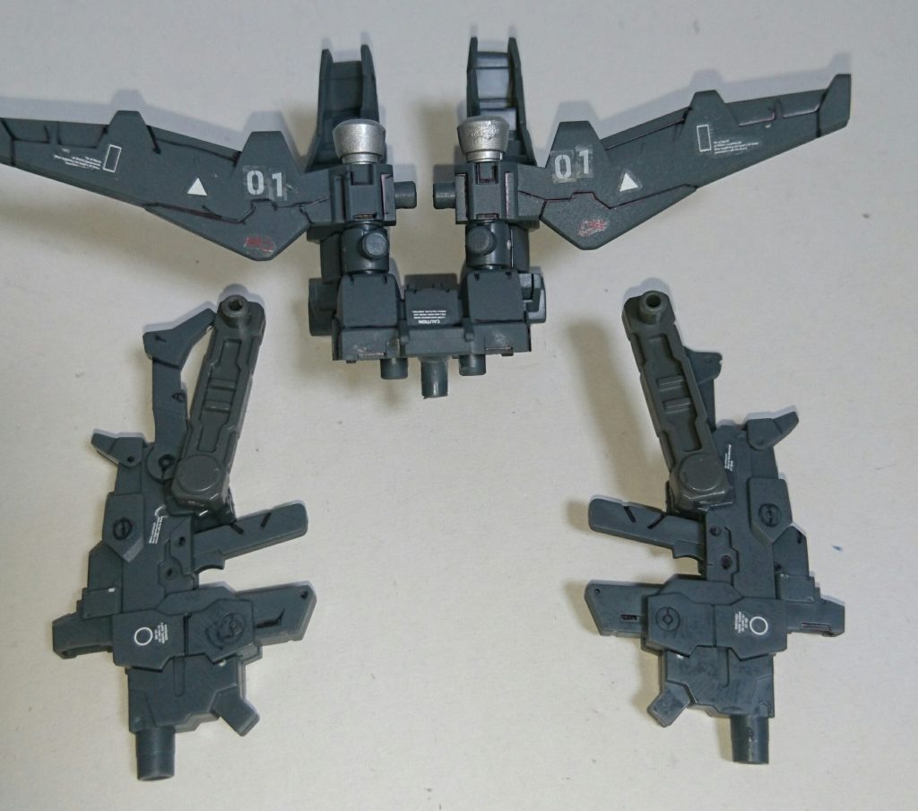 追加ブースターユニット

基本的に３０ミニッツの物そのままです。
バーニアをシルバーで塗装して、接続部のピンの形状を変更。
突撃砲とマウント用のアームはMSGモデリングサポートとアルトの銃の組み合わせです。