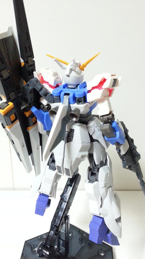 バックショット。
シールドを可動アームで懸架している状態。
スタンダード装備といったところでしょうか？
ごちゃごちゃしてなくてこれもアリかなと。