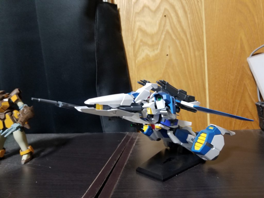 武装、追加武装
ガルデッサーの基本武装は
固定式高出力ビーム砲ⅹ2「ガルバイダ」
ユニット変更式ビームライフル「ガイバルサー」
シールド型ハイメガキャノン砲「ガンロイダー」
追加武装
パージ式高出力ブースター「イカロス」