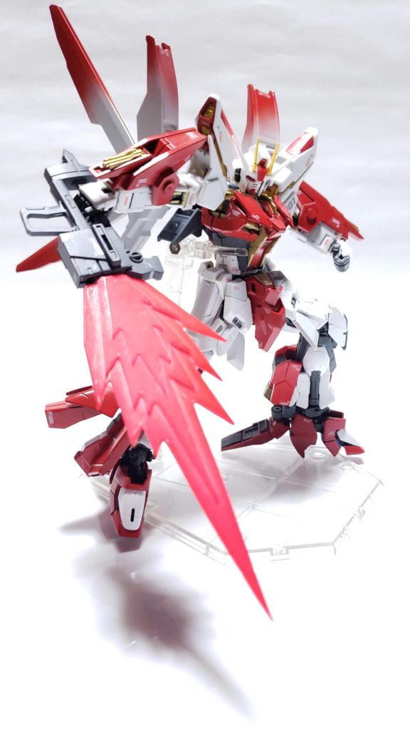 タキオンスライサー

ビームガンとソードの二通りの使用ができる。
ソードは高出力で通常のビームサーベルなら切り裂ける程の出力である。