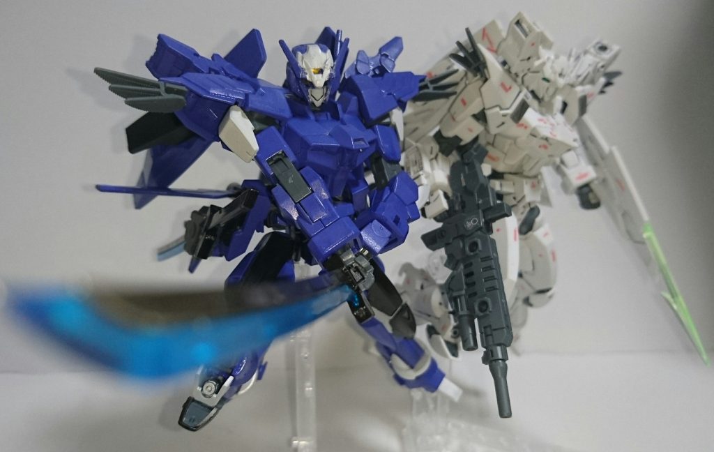 仮組状態。
上半身はGバウンサー/Gサイフォスのランナー構成に従って塗装したので全体的に単色。
少し物足りなさを感じたので部分的に黒を追加することを決めました。