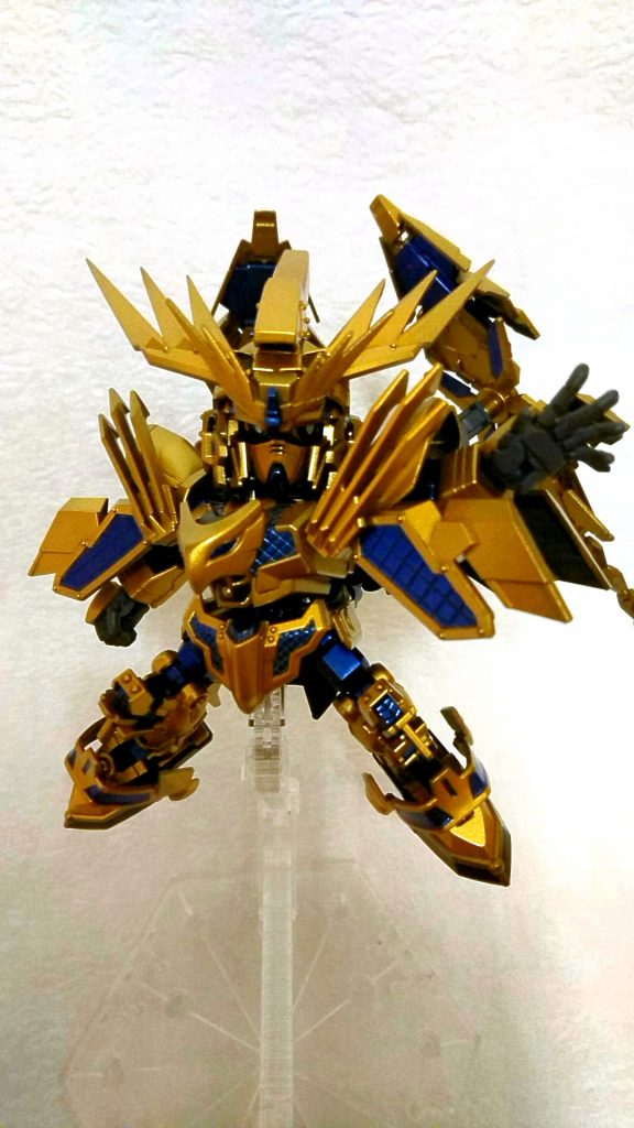 零丸本体です。
基本は零丸にCSのフェネクスを足した物になります。
顔つきが優し過ぎたので、SDEXのユニコーンから移植し、
肩はHGフェネクスと祭ウエポンの鉤爪で
羽をイメージしながら作成致しました。