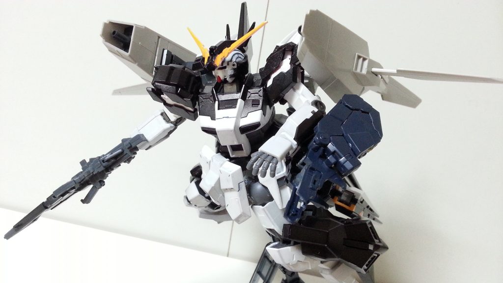 そしてなんと人生初のプレバンを購入したのでつい使いたくなって…アームドアーマーVNを可変式で装備可能にしてみました～
オルカの名を冠するくらいなら喰いつくような装備があってもいいかなと！
VNを装備中はフィン・シールドをお尻から懸架してテールフィンとして使います。