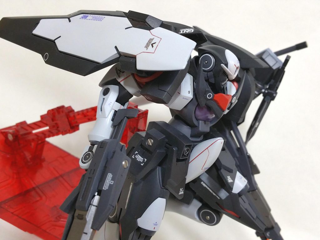 ライフルの二丁流やソードとサーベルの二刀流とかもできます! 両手がとても忙しい……! 肩にマウントしているライフルはストライカーのものを使ってます。