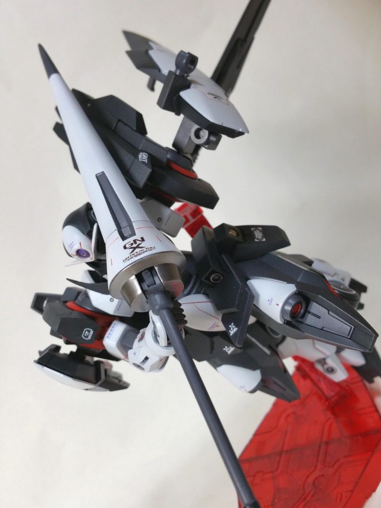 右手にランス、左手にソード! 大型の格闘武器二刀流はロマンあふれるけど実際使うとなったら取りまわし大変なんだろうなぁ……でも好き。