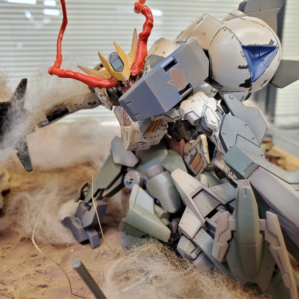 オプションセット9で再現出来る幻の最終決戦仕様にしてみました。
眼光はビームサーベルのビームを炙って塗装しています。