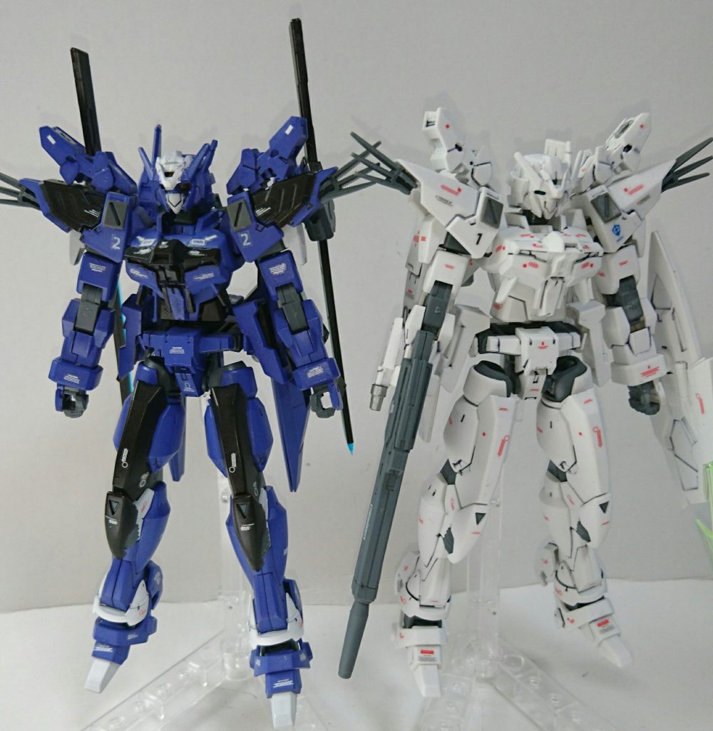 ## 1号機と比較
バックパックの位置が逆になっていることもあってシルエットが違います。