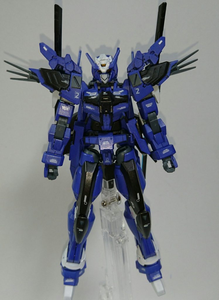 ## ・正面
基本は[通常形態](https://gumpla.jp/hg/278005)と同じですが長刀が背中から伸びてシルエットが変わっています。