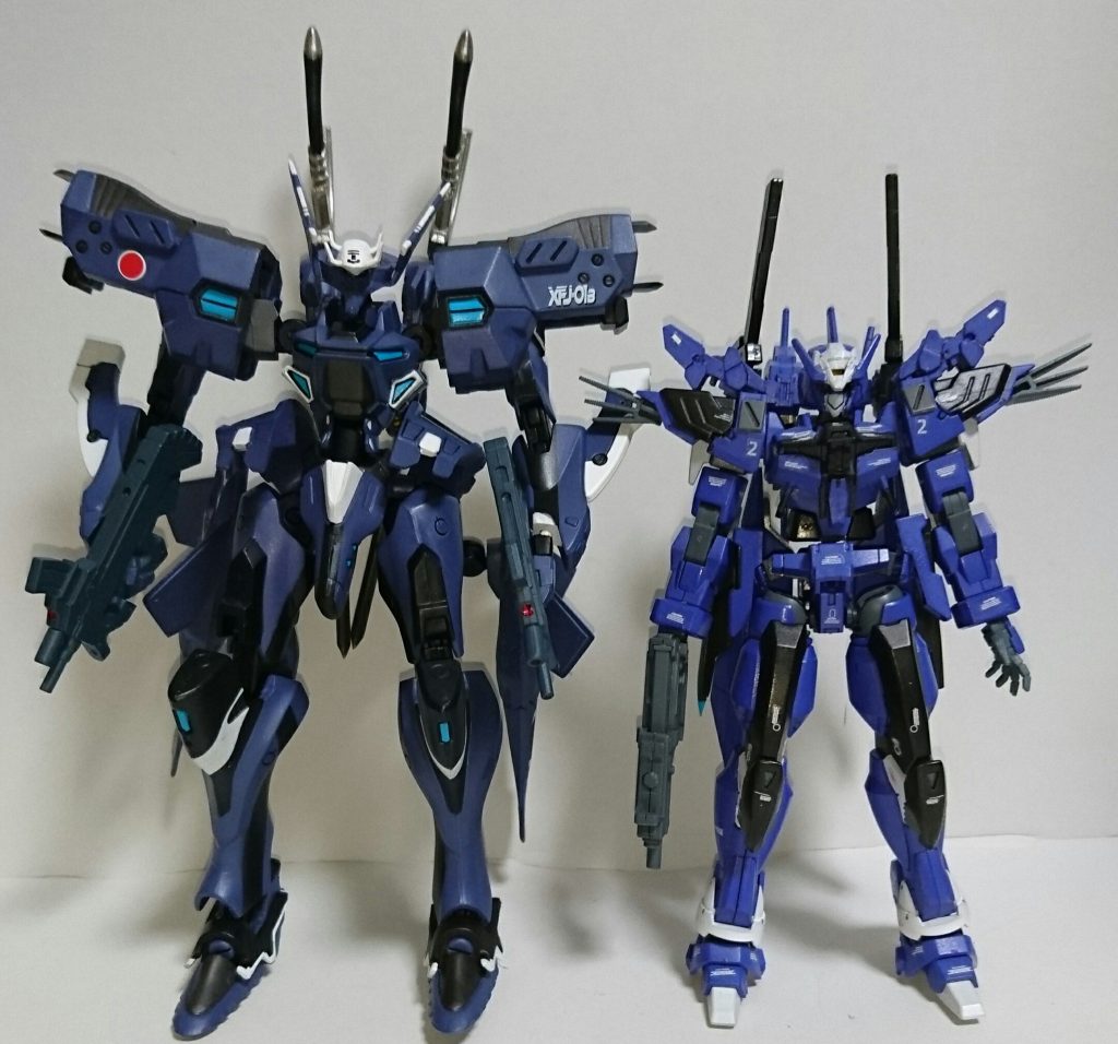 おまけ

ページの先頭でもやっていましたが、２号機の装備や配色の元ネタはTEの不知火弐型です。
色は比べるとそんなに似ていないですが・・。
[１号機](https://gumpla.jp/hg/272141)が*白（しかも小野D）*なので２号機を作るならこの配色にすると決めていました。

なお、この形態からもう一段階強化された形態があるので、それも後日またアップします。
最後まで閲覧ありがとうございました。