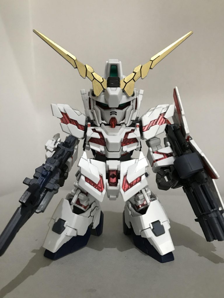 正面
脛部分の露出したサイコフレームを塗装